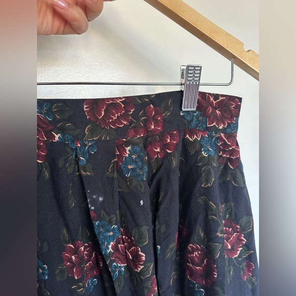 Vintage floral midi skirt in Medium - Picture 5 of 7